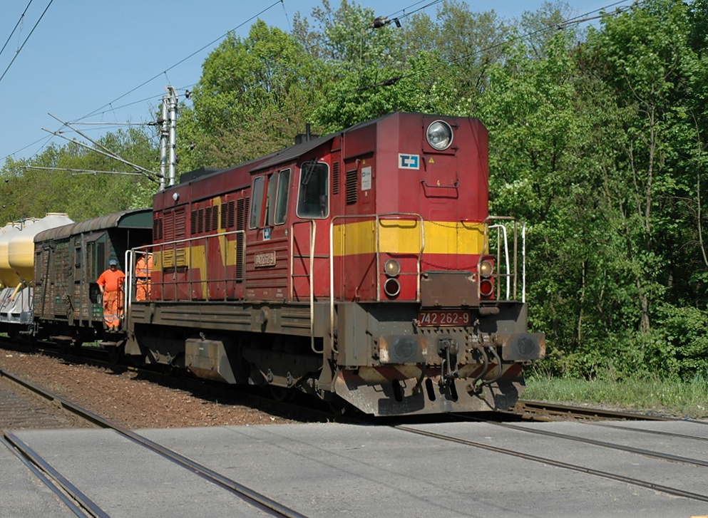 742 262-9