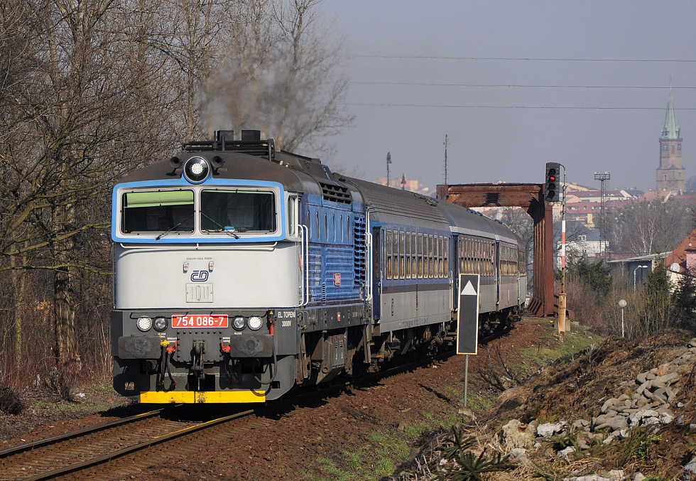 754 086-7