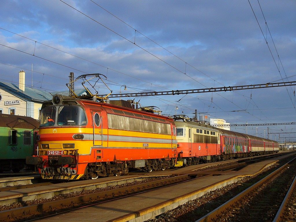 240 121-4