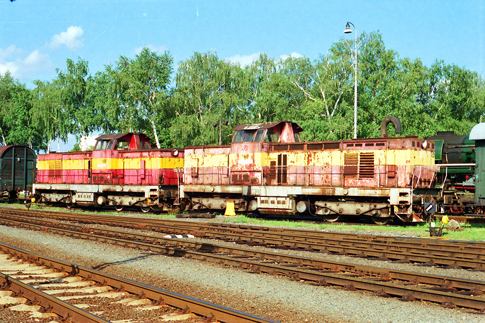 735 271-9