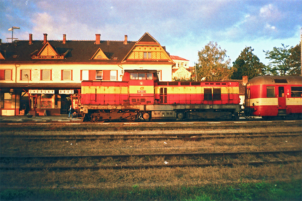 735 062-2