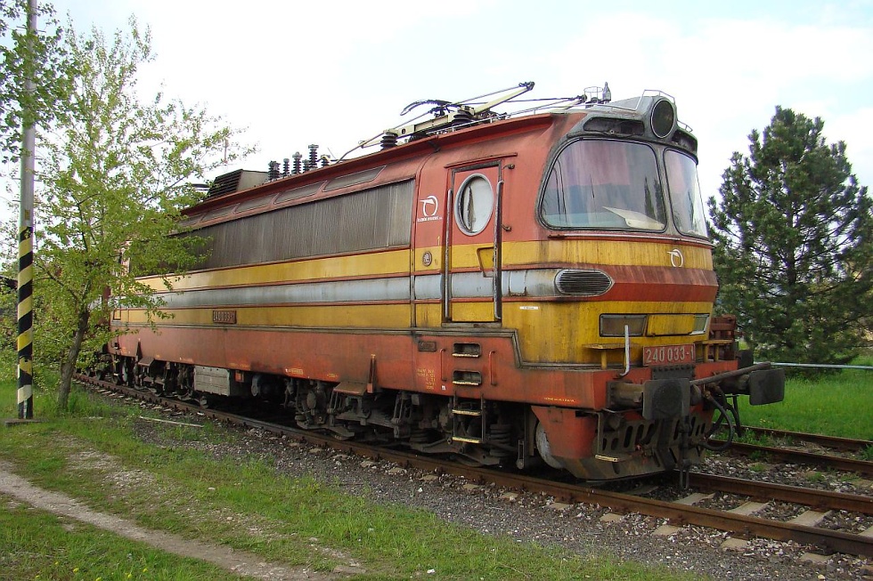240 033-1