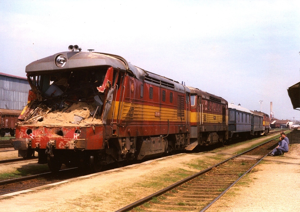 751 099-3