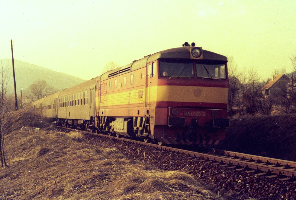 751 020-9