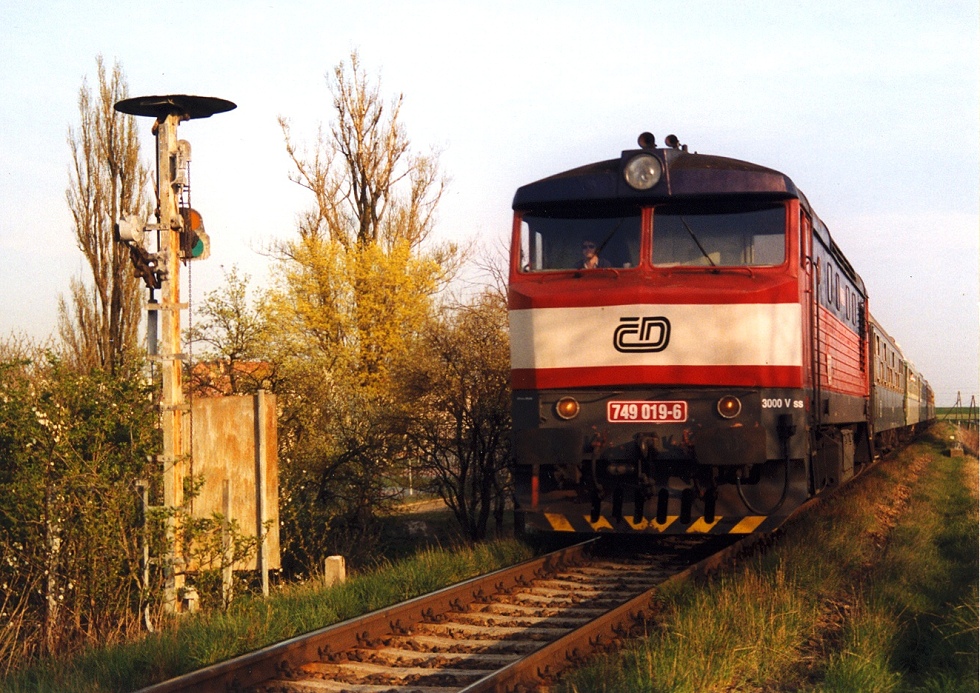 749 019-6
