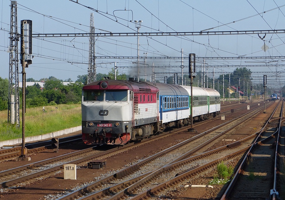 749 042-8