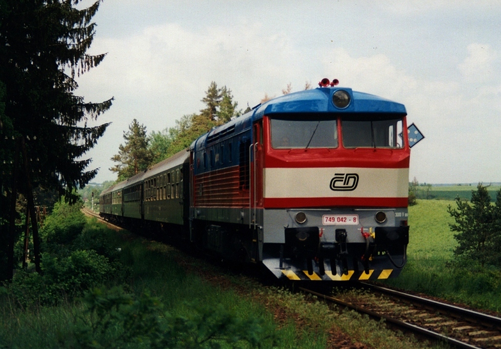 749 042-8