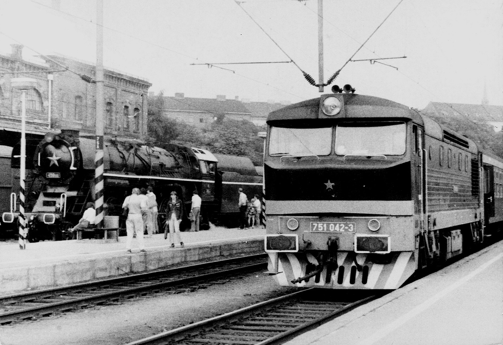 751 042-3