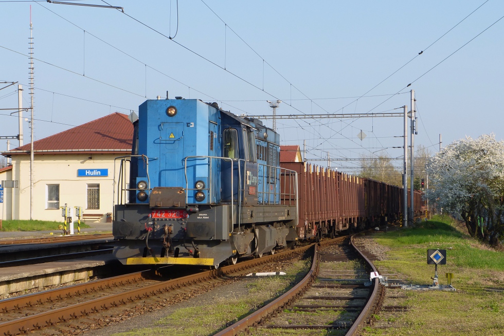 742 328-8