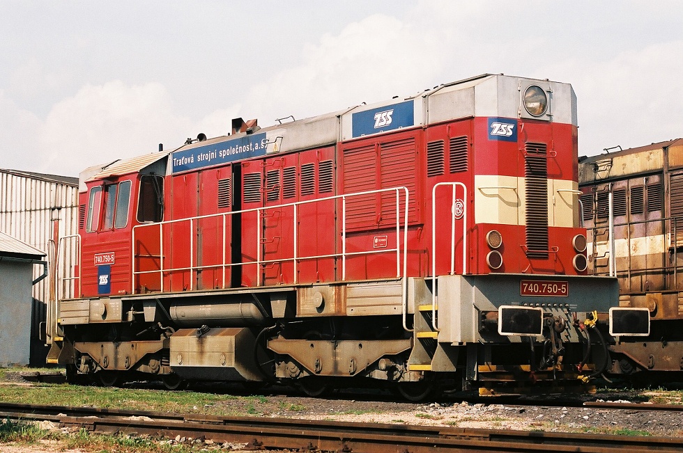 740 750-5
