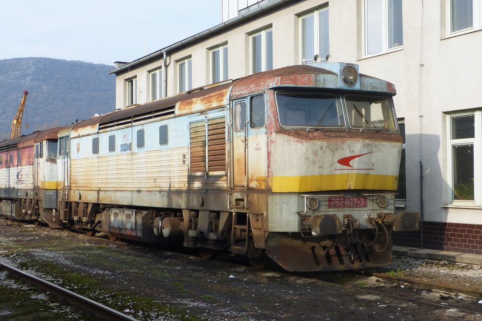 752 027-3