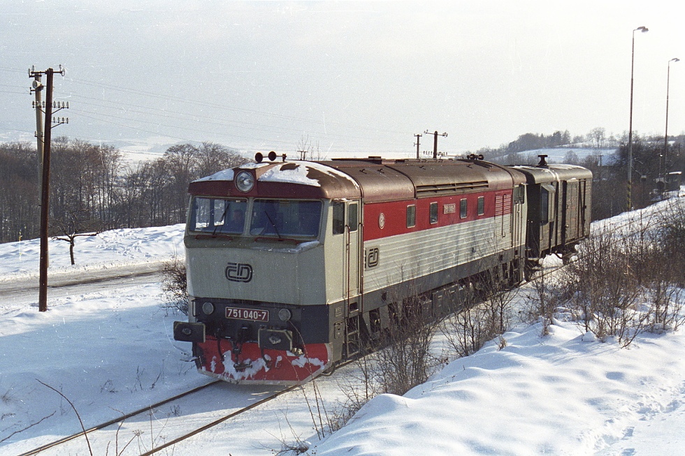 751 040-7
