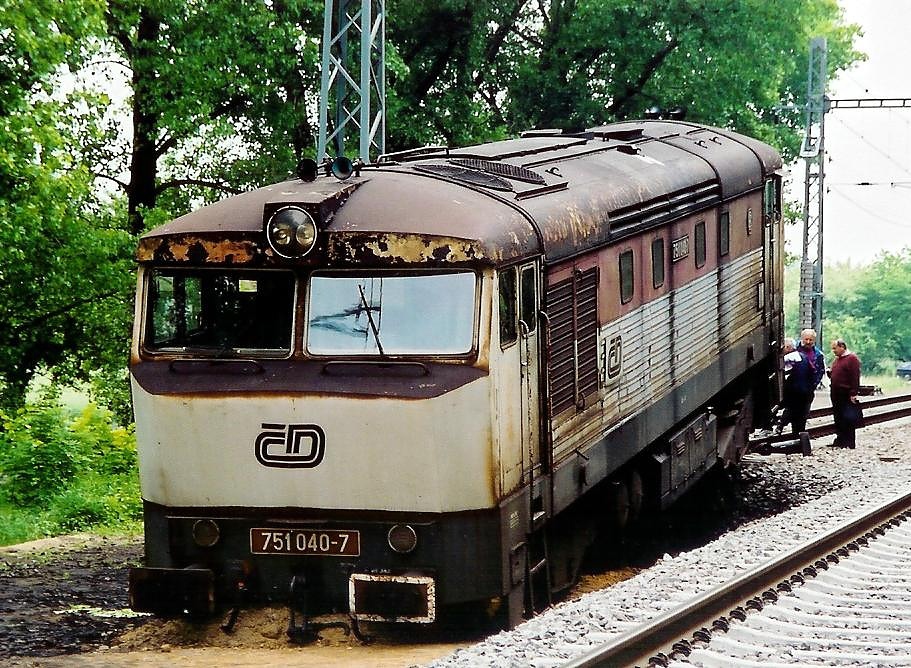 751 040-7
