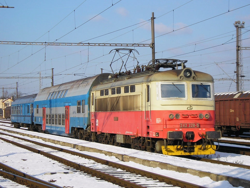242 228-5