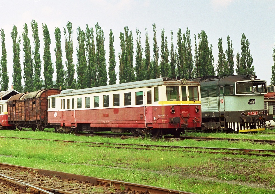 830 087-3