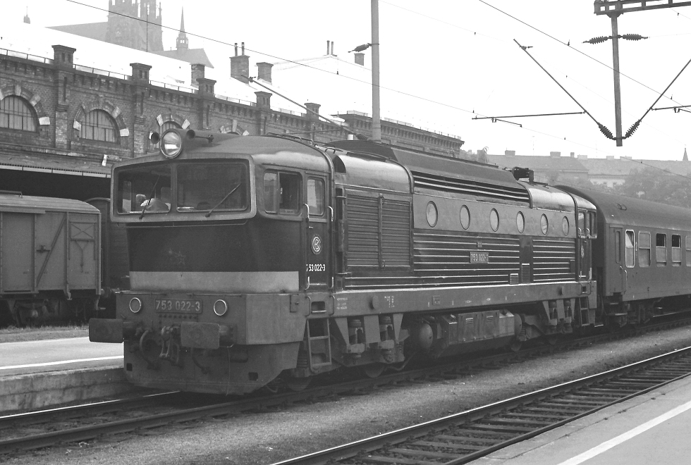 753 022-3