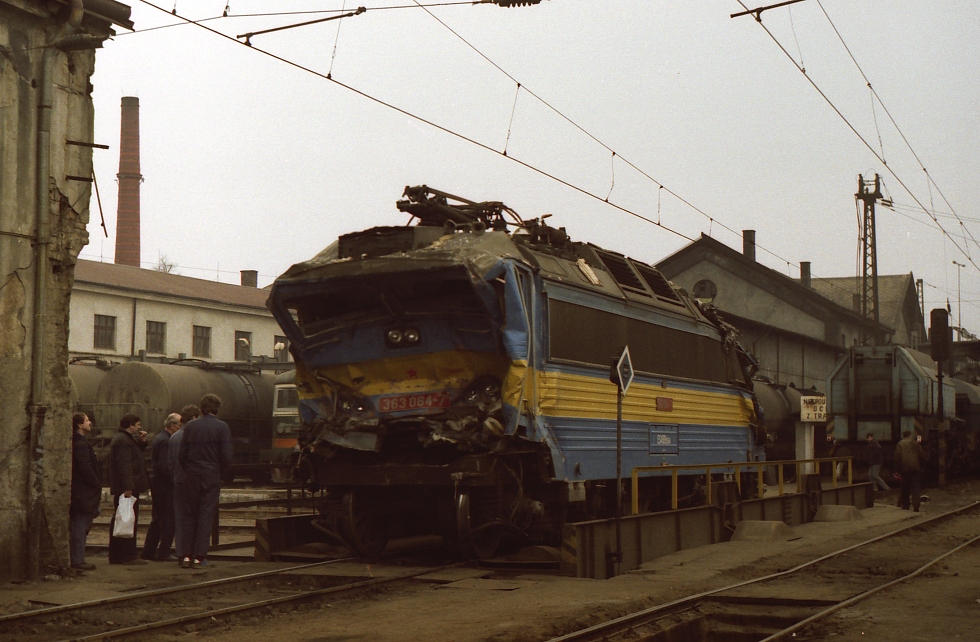 363 064-7