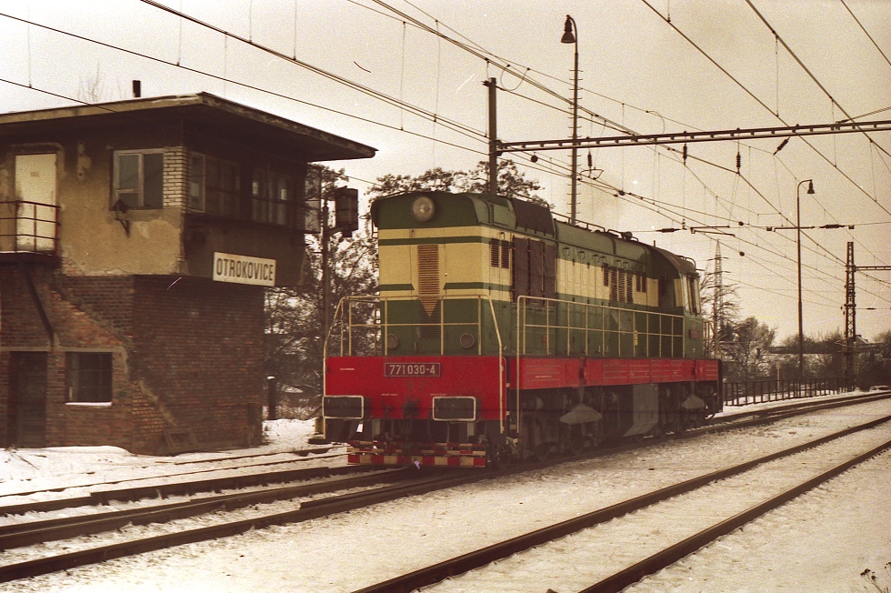771 030-4