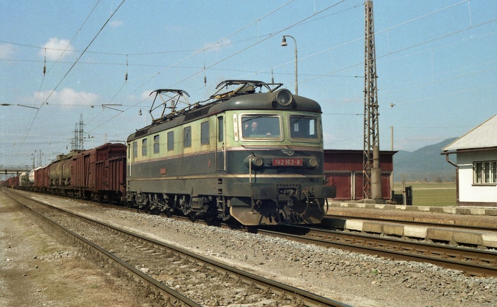 182 162-8