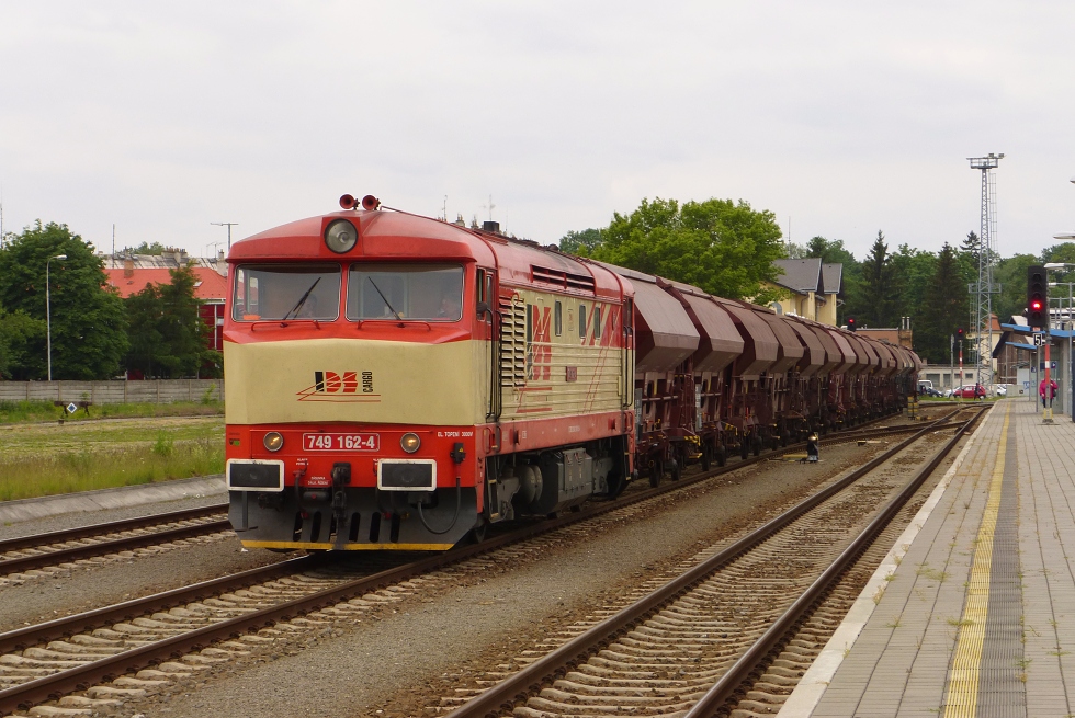 749 162-4