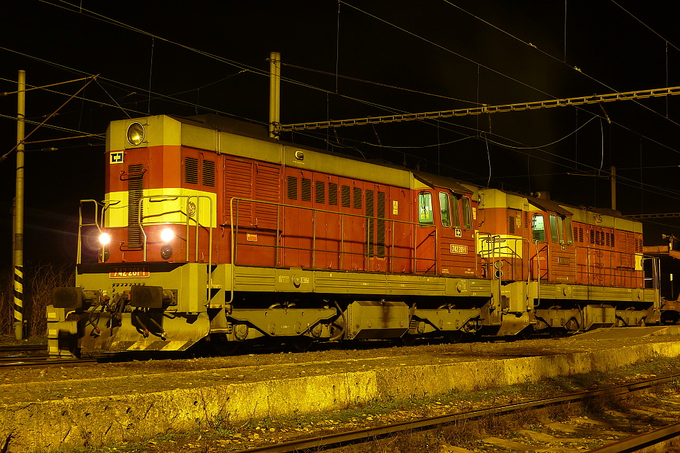 742 261-1