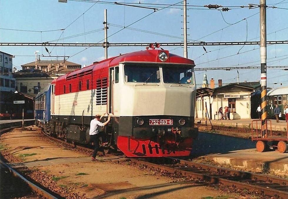 752 083-6