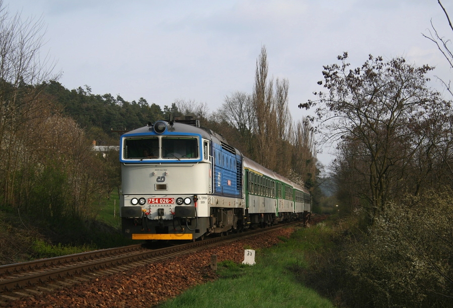 754 026-3
