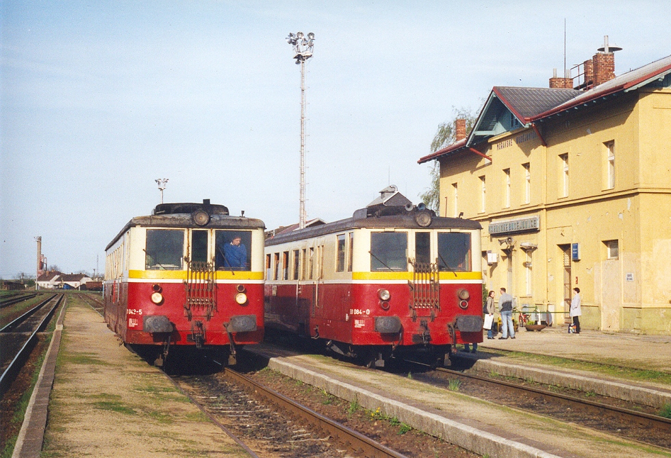 830 084-0