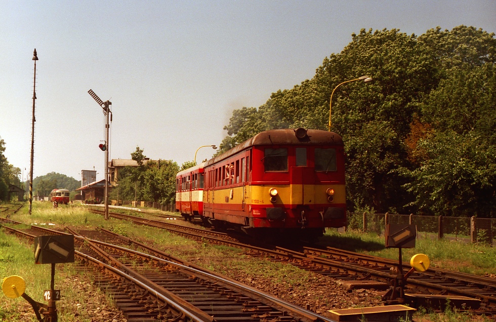 830 100-4