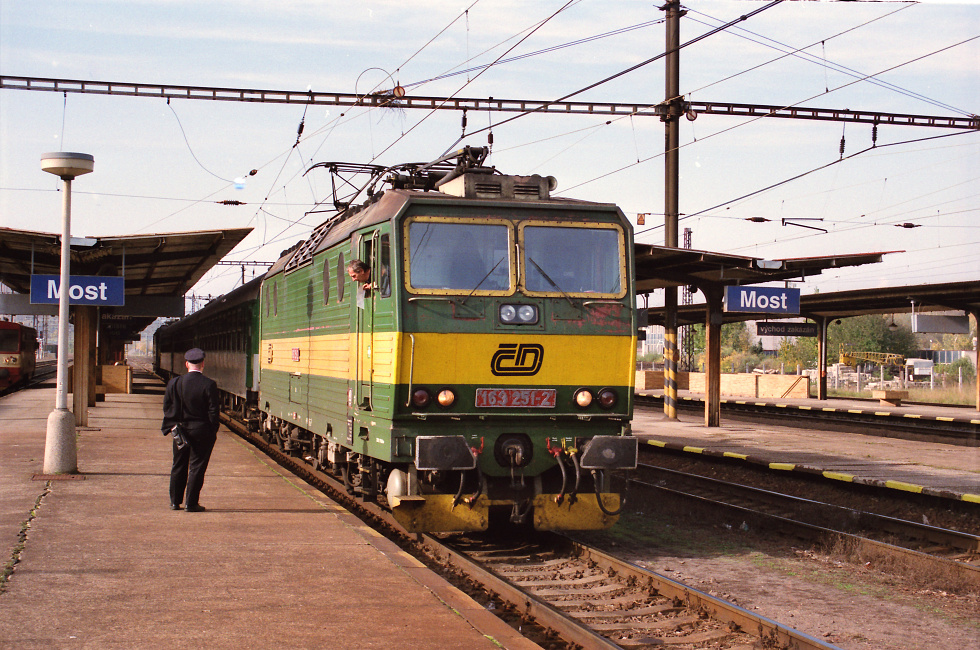 163 251-2