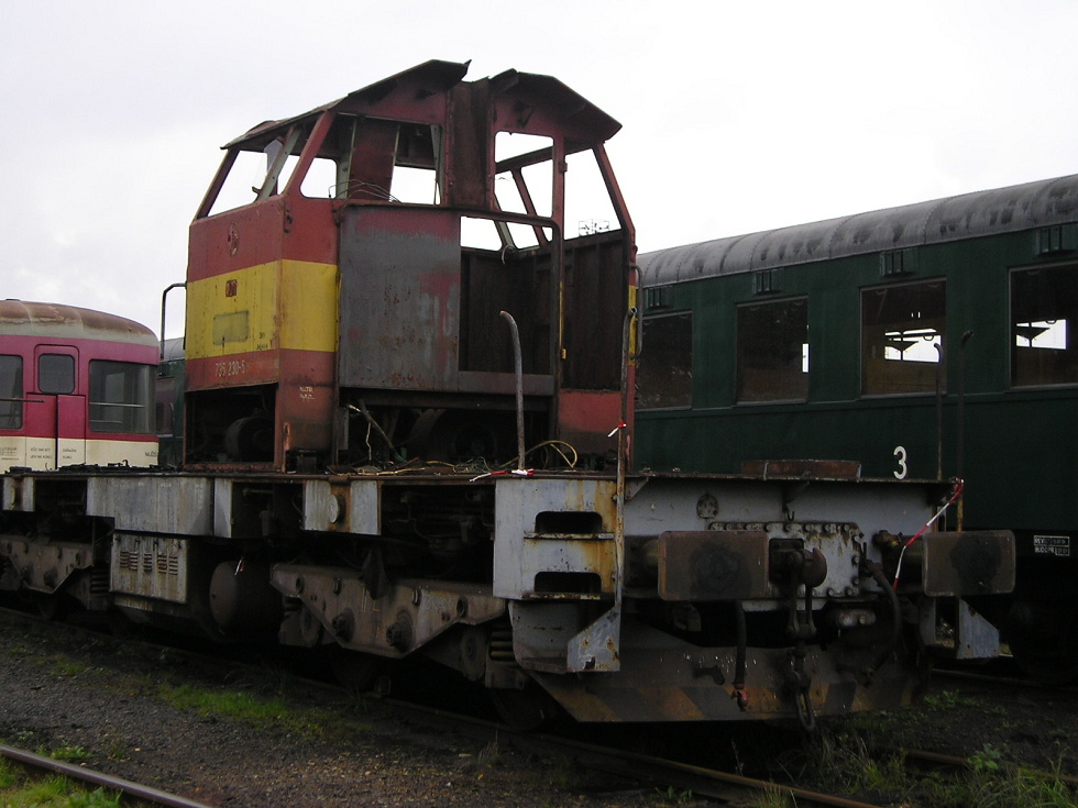 735 230-5