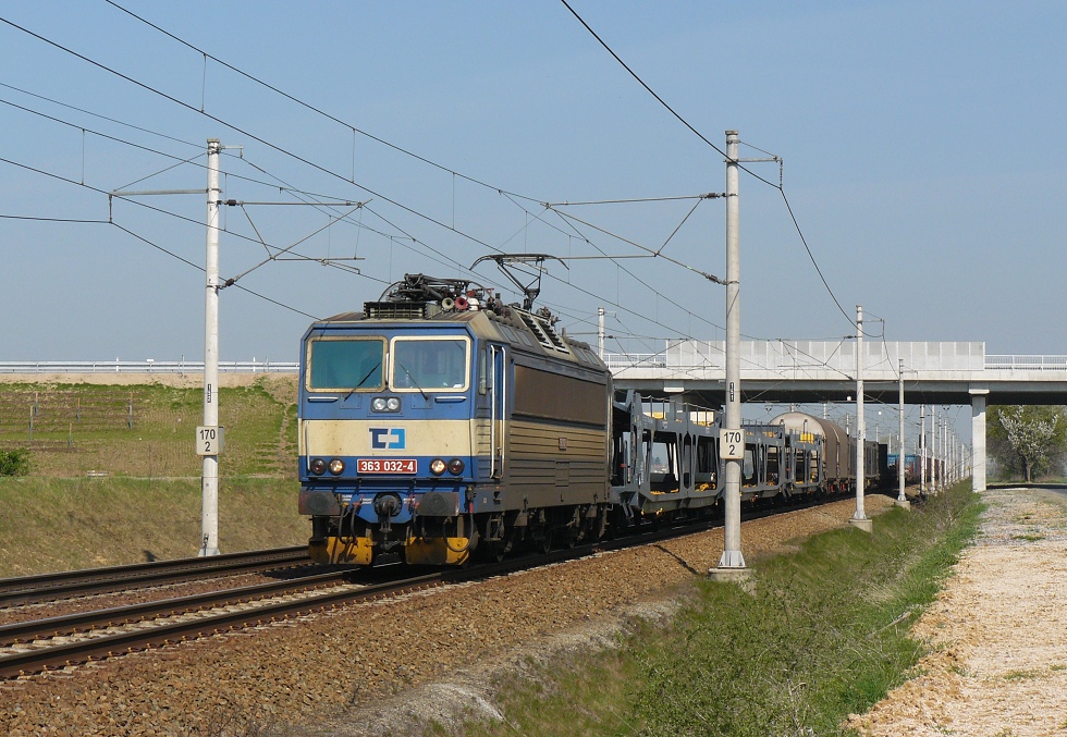 363 032-4