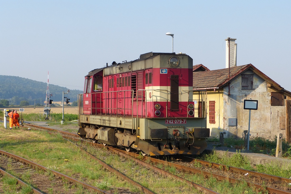 742 079-7