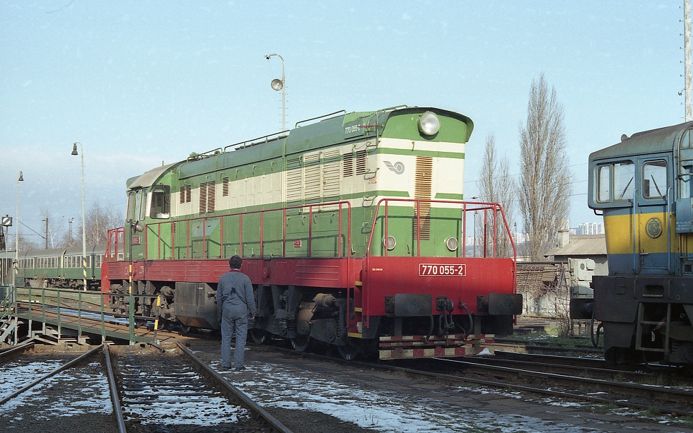 770 055-2