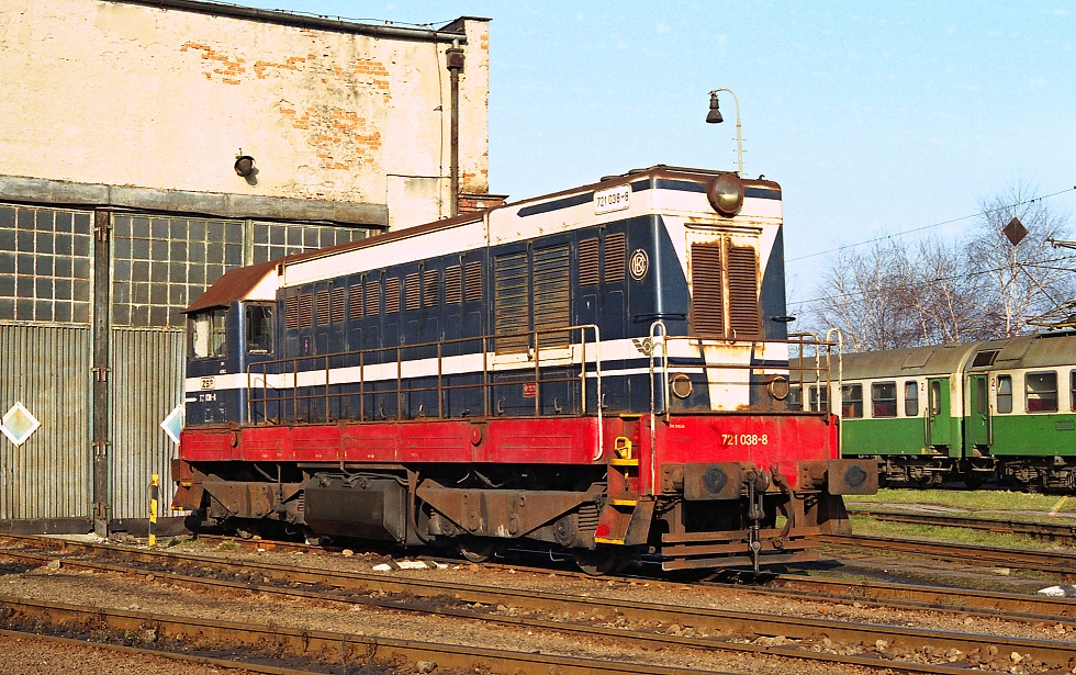 721 038-8