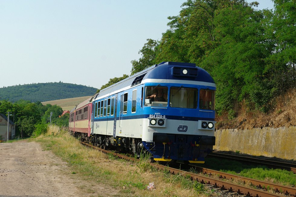 854 028-8