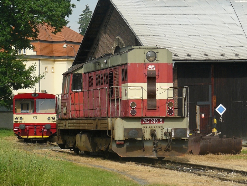 742 240-5