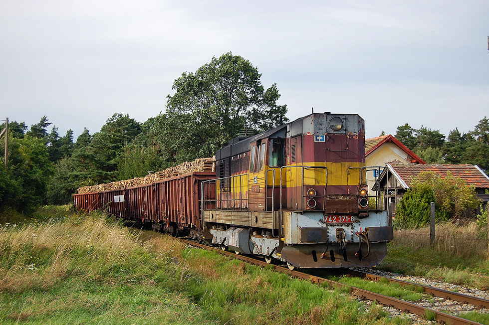 742 371-8