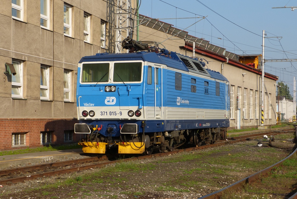 371 015-9