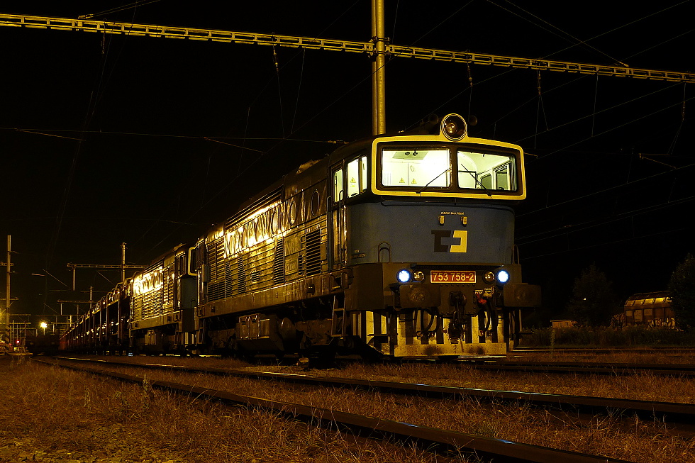 753 758-2