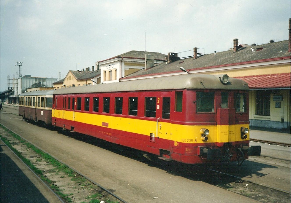 830 235-8