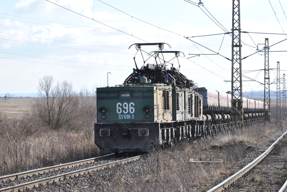 127 696-3