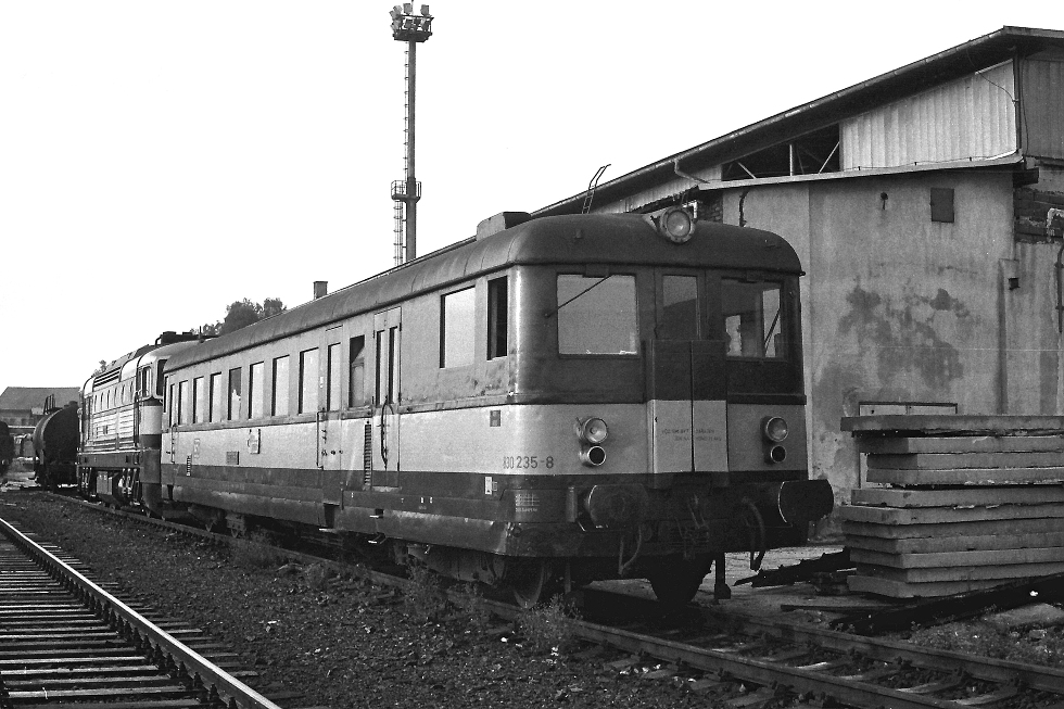 830 235-8