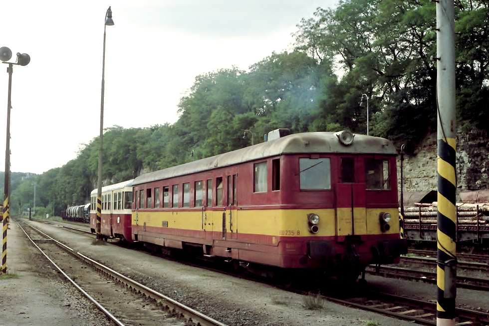 830 235-8