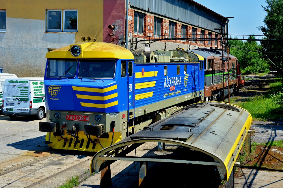 749 039-4