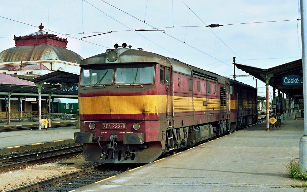 751 233-8