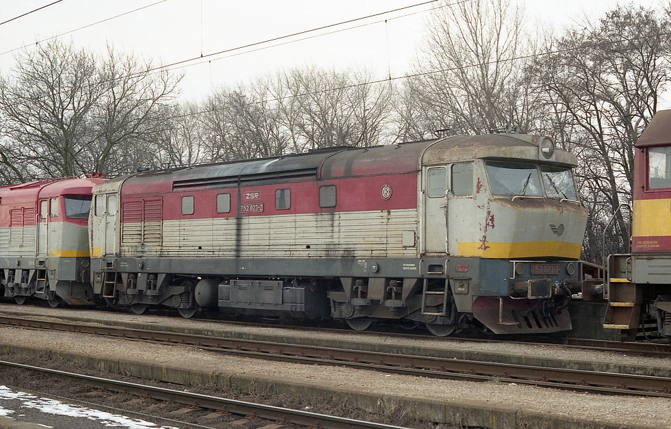 752 023-2