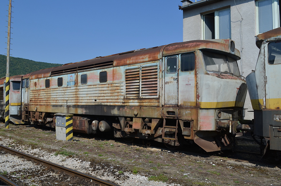 752 022-4