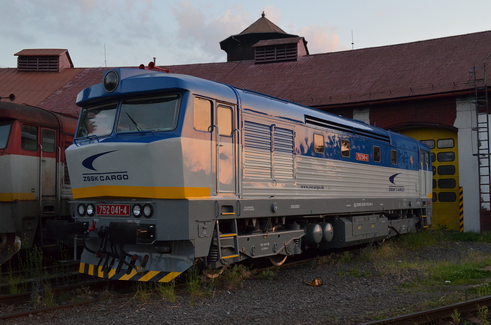 752 041-4