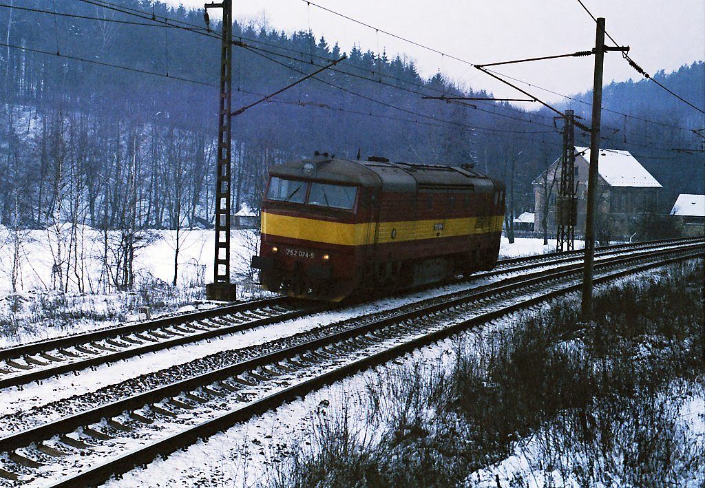 752 074-5